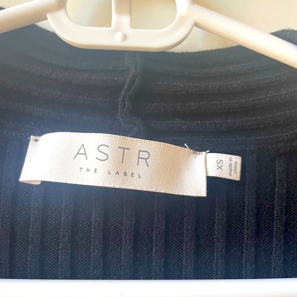 ASTR Bundle of Sweater Dresses XS - Picture 8 of 8